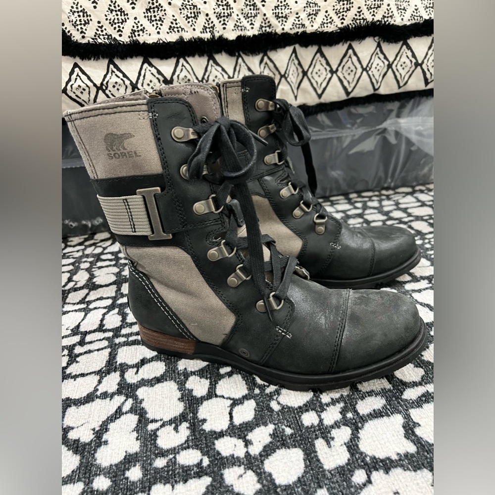 Sorry black boots lightly worn in great condition